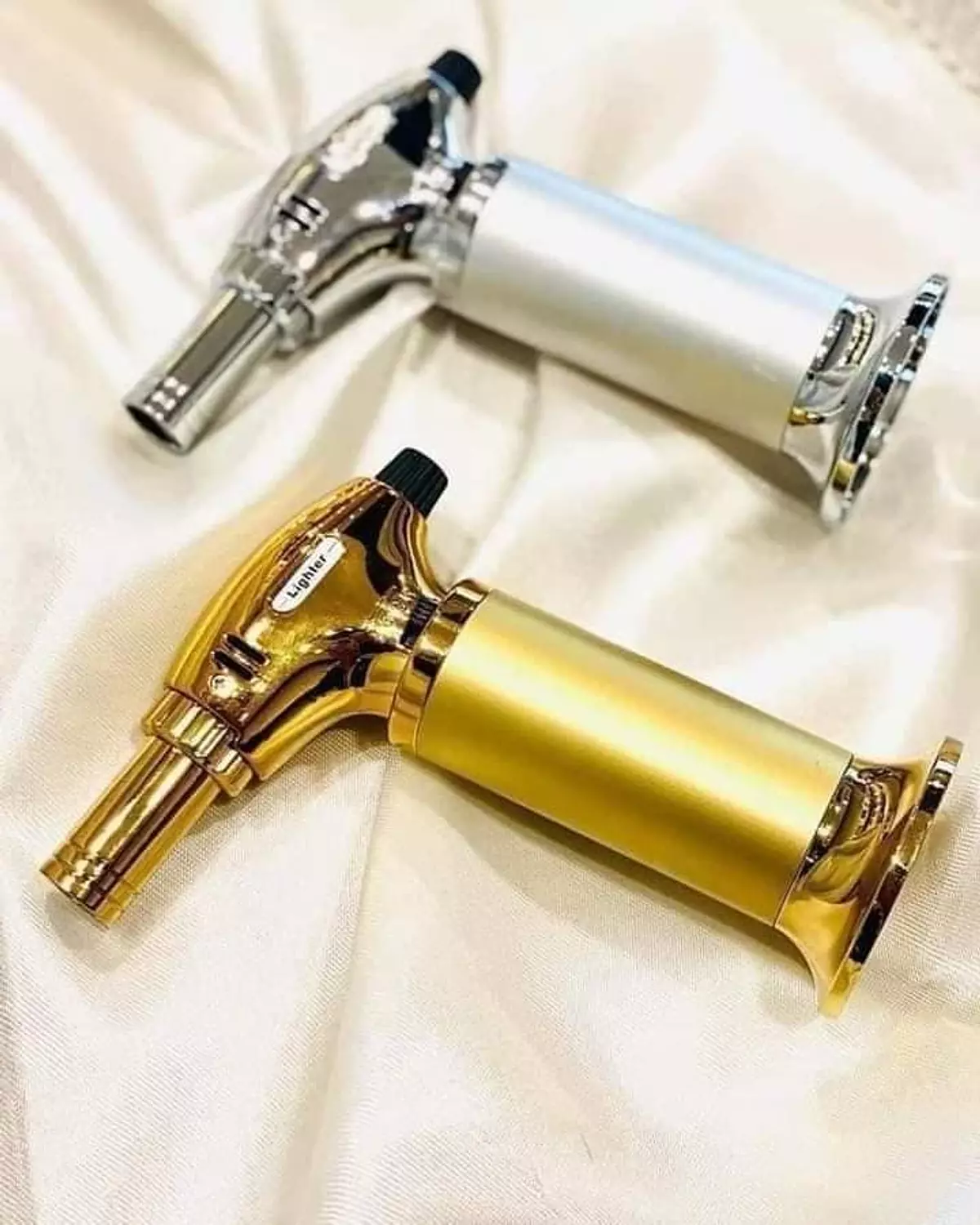 مسدس ولاعة لون اسود في دهبي