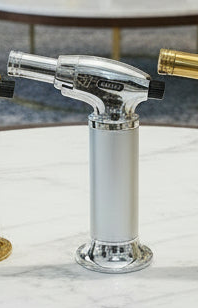 مسدس ولاعة لون فضي