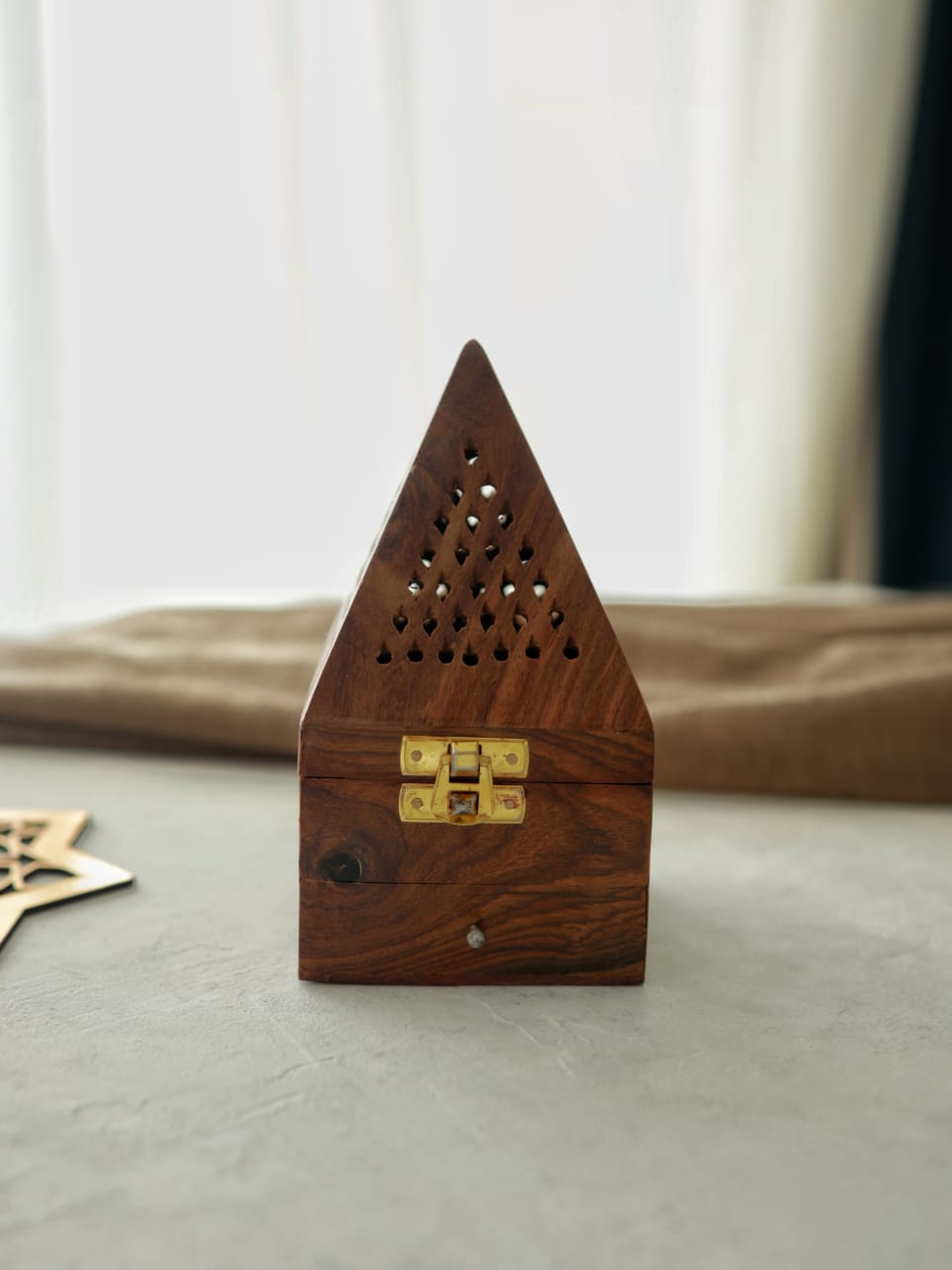 مبخرة هرمي خشب طبيعي